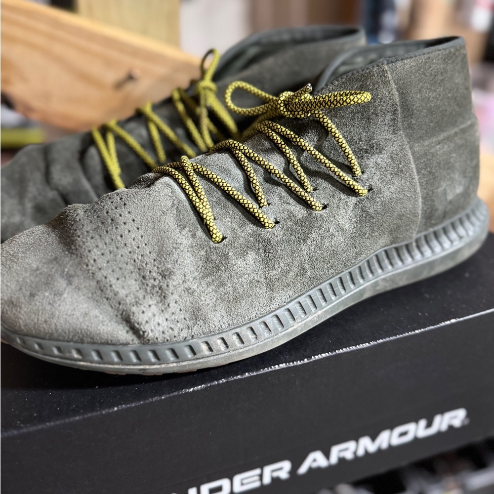 Under Armour Men's Olive Green Chukka boots / shoes